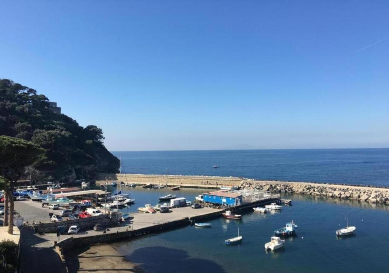 Relais Del Mare Con Terrazza Fronte Mare Free Parking Apartment Massa Lubrense Luaran gambar