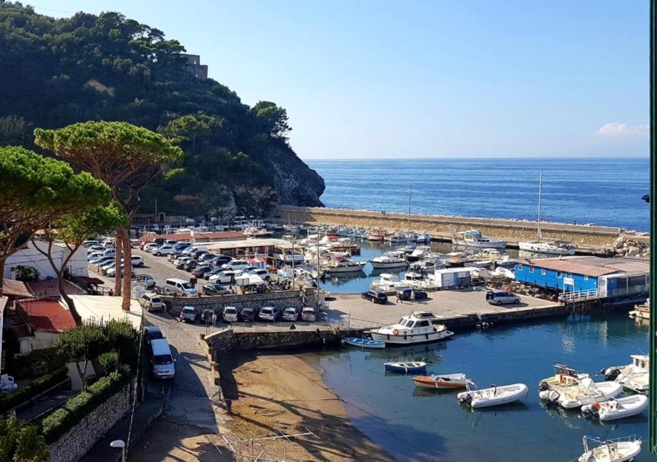 Relais Del Mare Con Terrazza Fronte Mare Free Parking Apartment Massa Lubrense Luaran gambar
