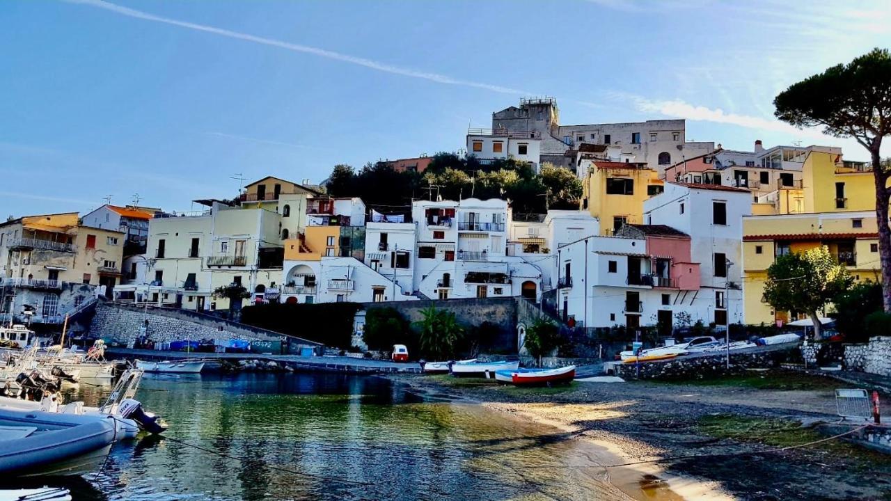 Relais Del Mare Con Terrazza Fronte Mare Free Parking Apartment Massa Lubrense Luaran gambar