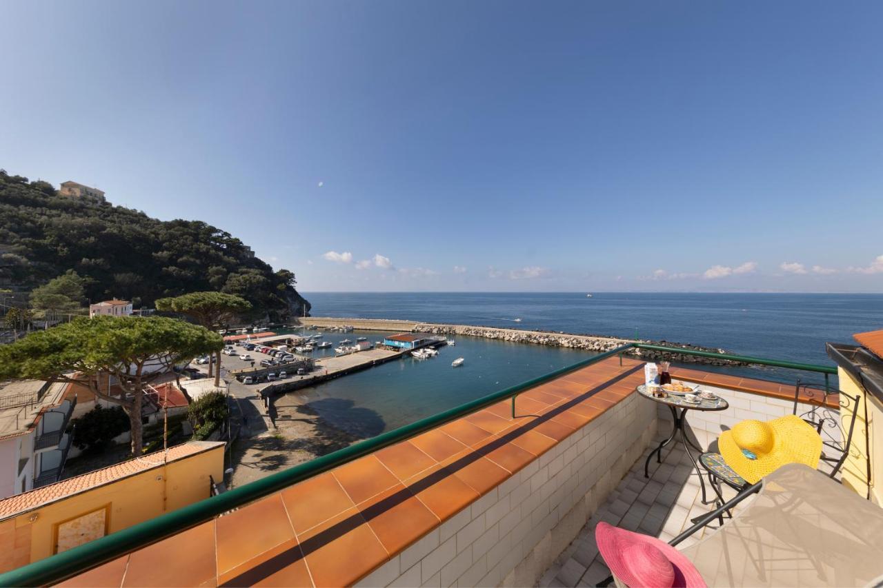 Relais Del Mare Con Terrazza Fronte Mare Free Parking Apartment Massa Lubrense Luaran gambar