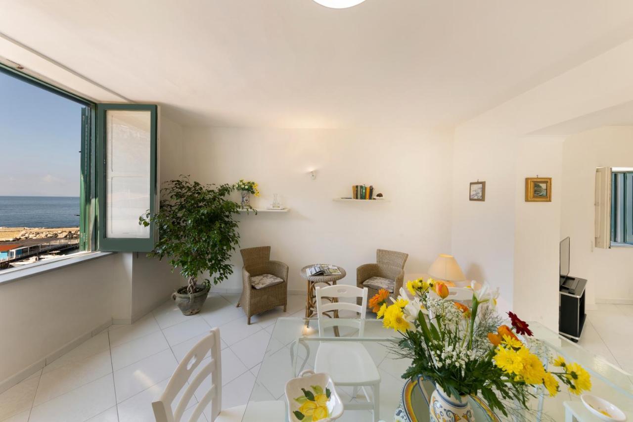 Relais Del Mare Con Terrazza Fronte Mare Free Parking Apartment Massa Lubrense Luaran gambar