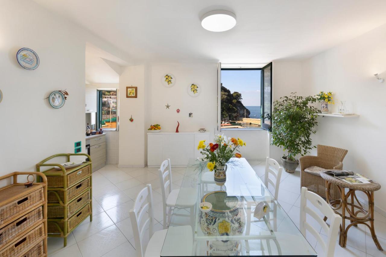 Relais Del Mare Con Terrazza Fronte Mare Free Parking Apartment Massa Lubrense Luaran gambar