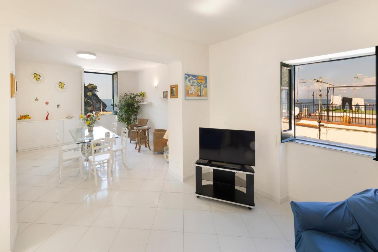 Relais Del Mare Con Terrazza Fronte Mare Free Parking Apartment Massa Lubrense Luaran gambar