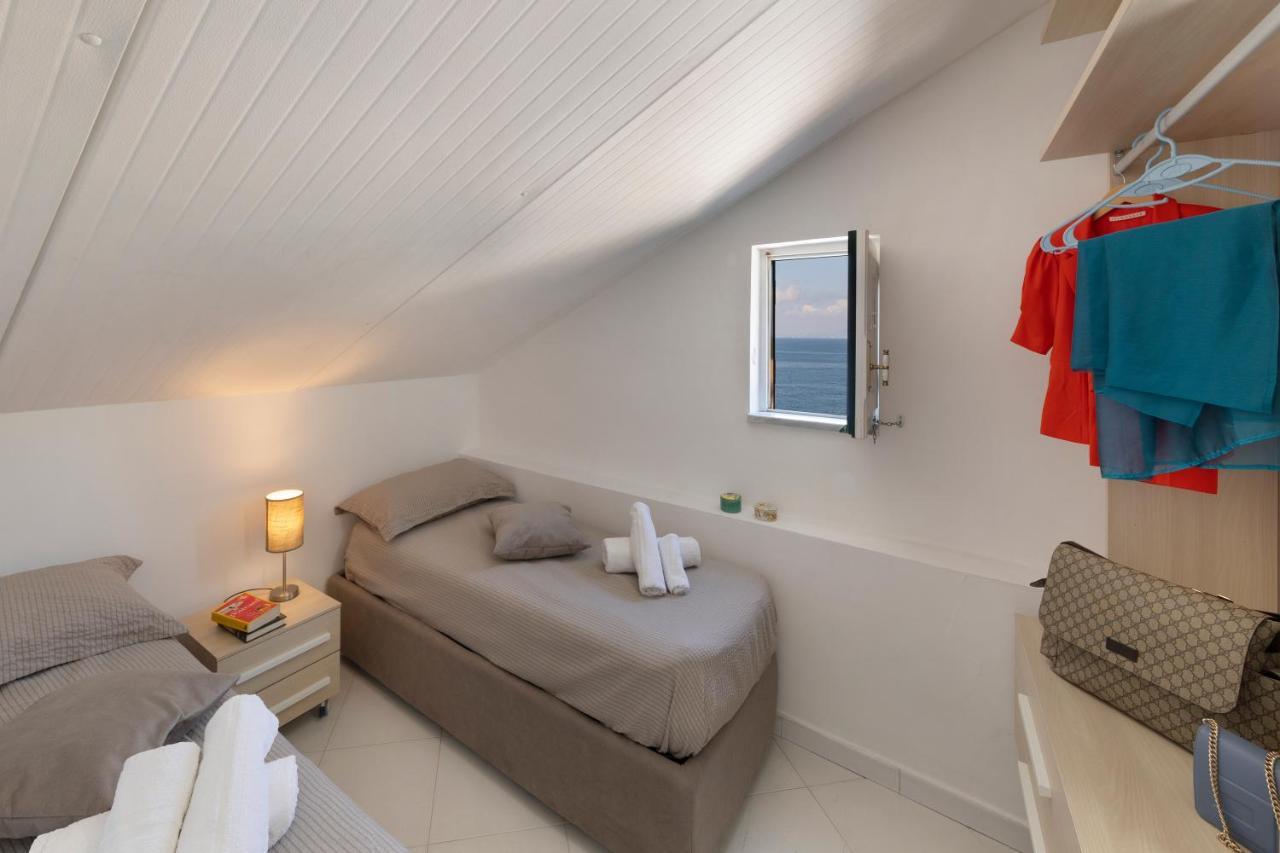 Relais Del Mare Con Terrazza Fronte Mare Free Parking Apartment Massa Lubrense Luaran gambar