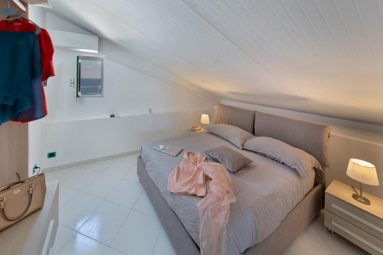 Relais Del Mare Con Terrazza Fronte Mare Free Parking Apartment Massa Lubrense Luaran gambar