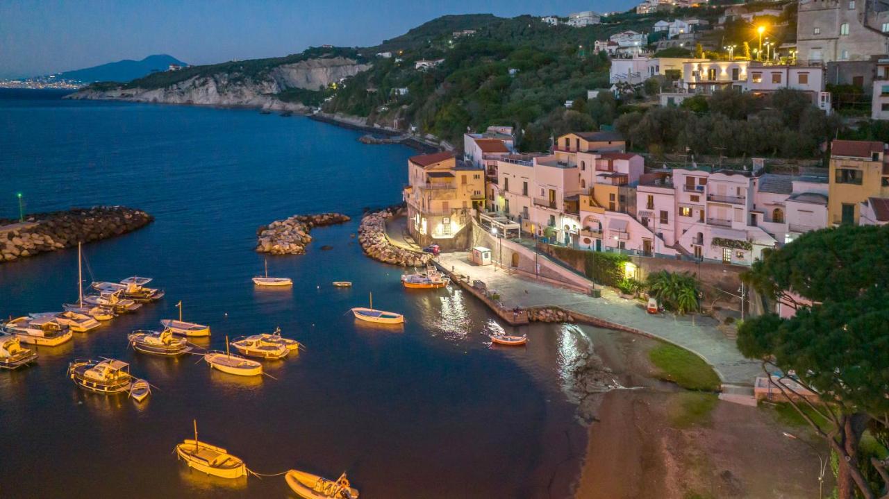 Relais Del Mare Con Terrazza Fronte Mare Free Parking Apartment Massa Lubrense Luaran gambar