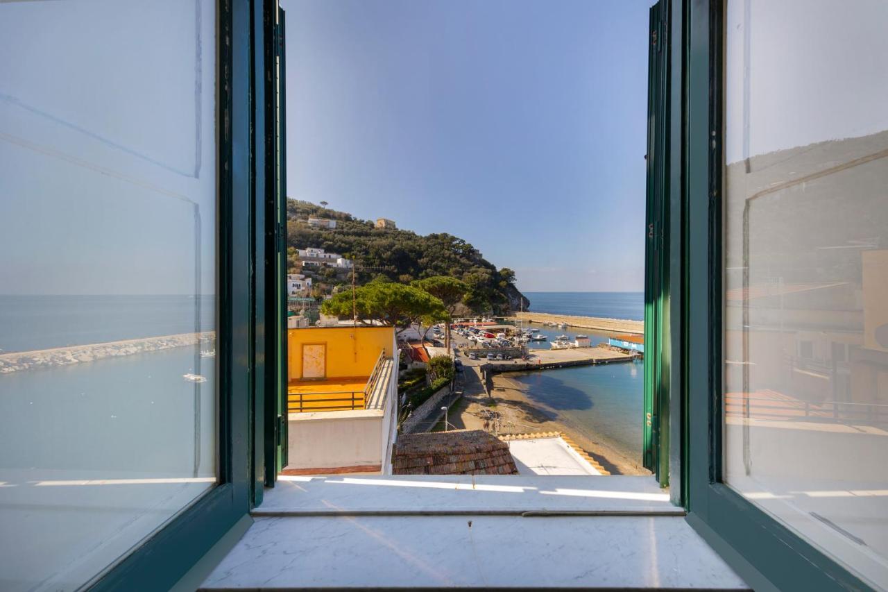 Relais Del Mare Con Terrazza Fronte Mare Free Parking Apartment Massa Lubrense Luaran gambar
