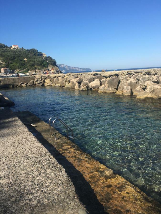 Relais Del Mare Con Terrazza Fronte Mare Free Parking Apartment Massa Lubrense Luaran gambar