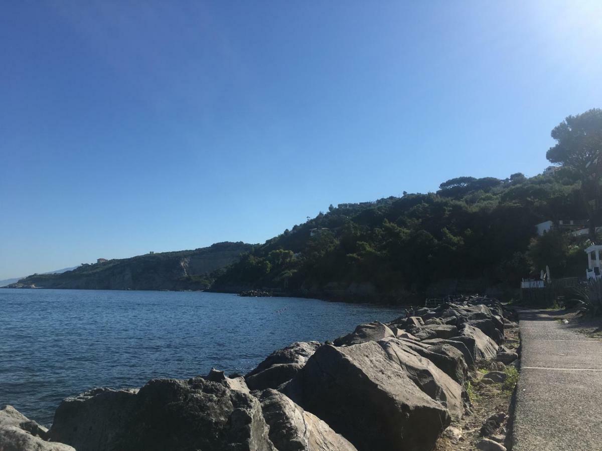 Relais Del Mare Con Terrazza Fronte Mare Free Parking Apartment Massa Lubrense Luaran gambar
