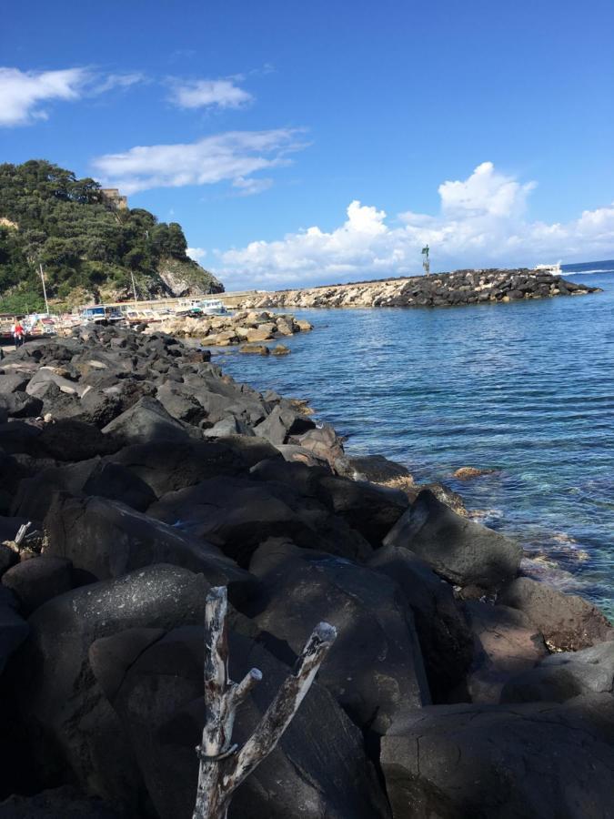 Relais Del Mare Con Terrazza Fronte Mare Free Parking Apartment Massa Lubrense Luaran gambar