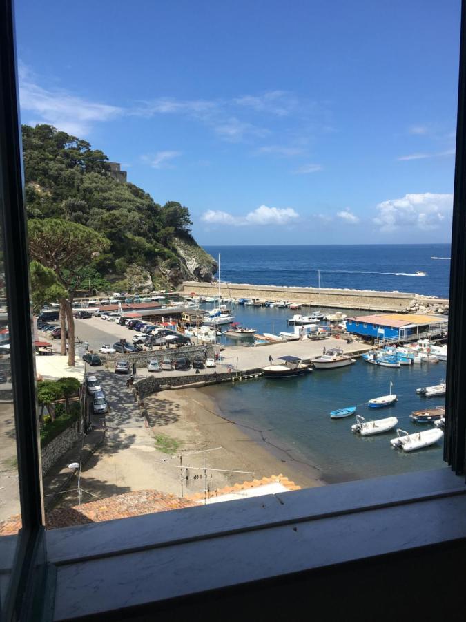 Relais Del Mare Con Terrazza Fronte Mare Free Parking Apartment Massa Lubrense Luaran gambar